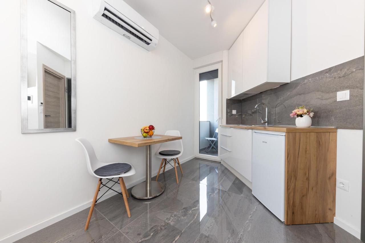 New Studio For 2, Free Private Garage Spot, Wi-Fi, 200 M From Mall Of Split Exterior photo