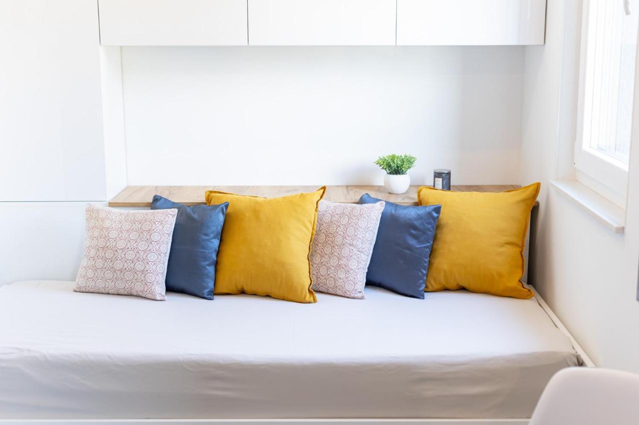 New Studio For 2, Free Private Garage Spot, Wi-Fi, 200 M From Mall Of Split Exterior photo